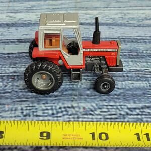 Vintage Ertl 1/64 scale die-cast Massey Harris 699 w/frontend tractor red/silver